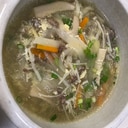 キノコと野菜の肉スープ